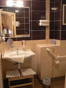 Hotel Les Etoiles Du Forez 2*